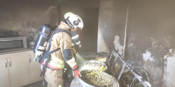 Defne’de yanan ev kullanılmaz hale geldi