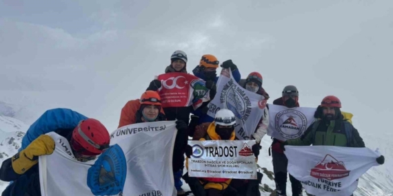 Demirkapı Tepesi’ne kış zirve tırmanışı