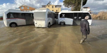 Deniz taştı, caddeler göle döndü