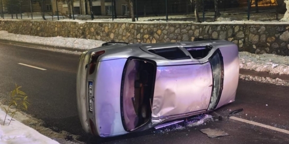 Devrilen otomobilde 1 kişi yaralandı