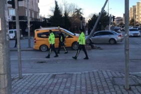 Direksiyon başında kalp krizi geçiren taksi şoförü hayatını kaybetti