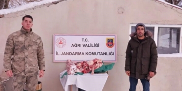 Diyadin’de uygunsuz şartlarda taşınan etlere el konuldu