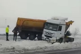 Diyarbakır’da aynı güzergahta 5 araç kazaya karıştı