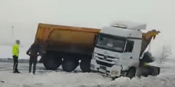 Diyarbakır’da aynı güzergahta 5 araç kazaya karıştı