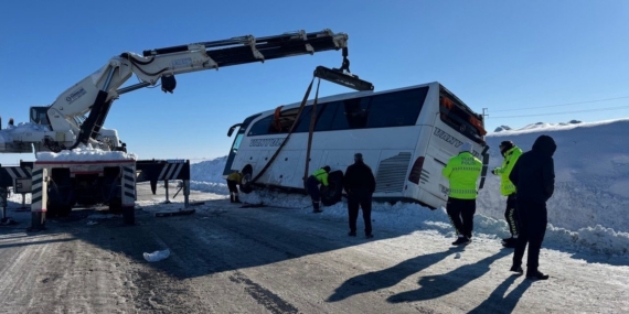Diyarbakır’da yolcu otobüsü devrildi: 6 yaralı