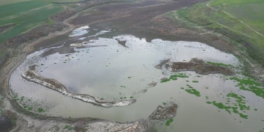 Doğuda kar batıda kuraklık: Gölette korkutan görüntü