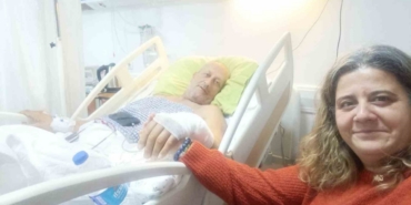 Doktorlar ‘yaşamaz’ dedi, eşinin desteği hayatta tuttu