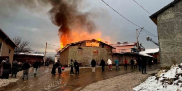 Domaniç’te ahır yangını korkuttu