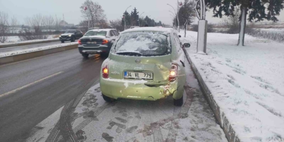 Edirne’de kar yağışında zincirleme kaza: 9 araç birbirine girdi