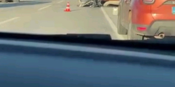 Edirne’de peş peşe kazalar: Hamzabeyli yolunda otomobil tıra çarptı, Demirhamlı’da tır sulama kanalında durabildi