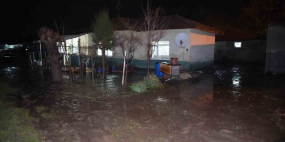 Edirne’de sağanak su baskınlarına yol açtı