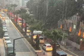 Edremit’te dolu ve lodos fırtınası etkili oldu