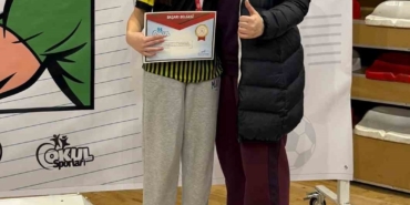 Elazığ’a bilek güreşinde 3 madalya