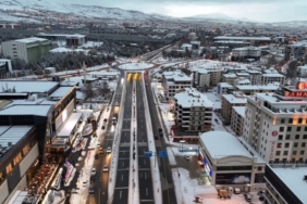 Elazığ’da belediye ekipleri, karla mücadelesini aralıksız sürdürüyor