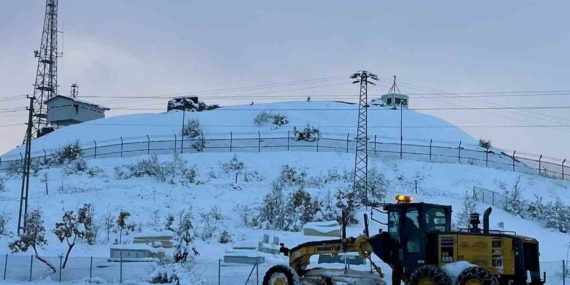 Elazığ’da kapalı 19 köy yolunda çalışmalar sürüyor