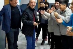 Emekliye ayrılan 42 yıllık öğretmene duygusal veda