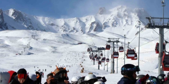 Erciyes’te hafta sonu yoğunluğu: Binlerce kişi akın etti
