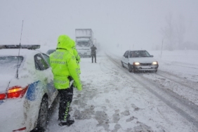 Erzincan-Kemaliye karayolu ağır tonajlı araçlara kapatıldı