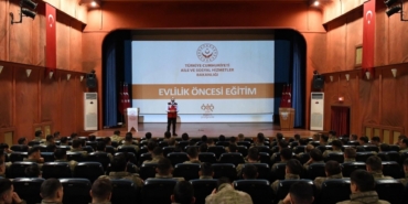 Erzincan’da askerlere evlilik öncesi eğitim verildi