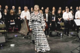 Erzurum’da renkler köprüsü: Baba ve kız aynı sahnede