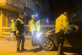 "Eşim gelmeden araçtan inmem" dedi, 1.45 promil alkollü çıktı