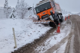Eskişehir’de kar küreme aracı yoldan çıktı