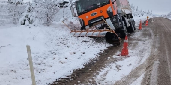 Eskişehir’de kar küreme aracı yoldan çıktı