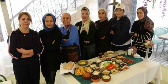 Eşlerinden imza karşılığında toplanan kadınlar önce kooperatif kurdu, sonra restoran açtı