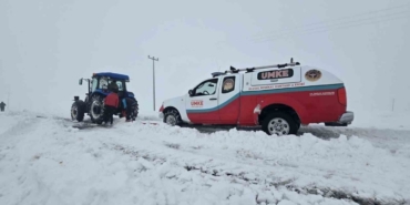 Evde doğum yapan anne ve bebeği, saatler süren çalışmanın ardından kurtarıldı
