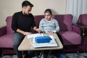 Evde eğitimle derslerini aksatmıyor, polis olma hayali kuruyor