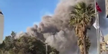 Fabrikada yaşanan patlamayla yükselen duman paniğe neden oldu