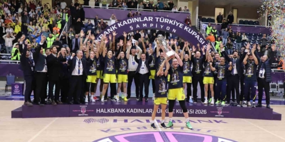 Fenerbahçe Opet, Halkbank Kadınlar Türkiye Kupası’nın sahibi oldu