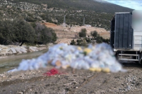 Finike’de dere kenarına kamyonla atık dökme olayına adli işlem