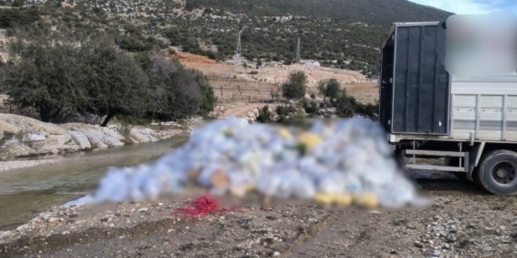 Finike’de dere kenarına kamyonla atık dökme olayına adli işlem