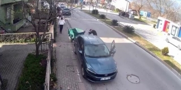 Fırtınanın savurduğu çöp konteyneri park halindeki araca çarptı