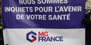 Fransa’da doktorlar 10 günlük grev kapsamında Paris’in sokaklarını doldurdu