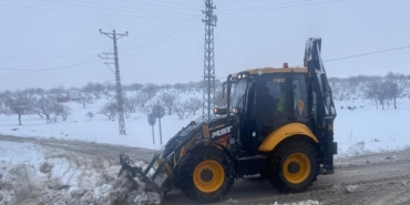 Gaziantep Büyükşehir’den köy yollarında yoğun karla mücadele