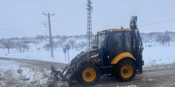 Gaziantep Büyükşehir’den köy yollarında yoğun karla mücadele