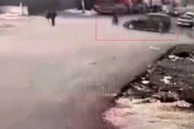 Gaziantep’te ilginç kaza: Hafif ticari araç motosiklete, motosiklet yayaya çarptı