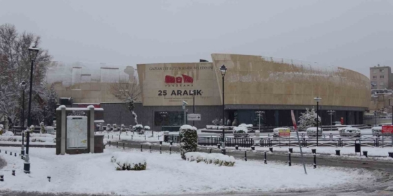 Gaziantep’te kar yağışı sonrası yollar boş kaldı