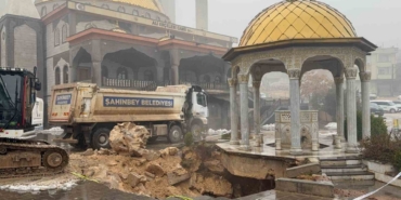Gaziantep’te yoğun yağış sonrası cami avlusu çöktü