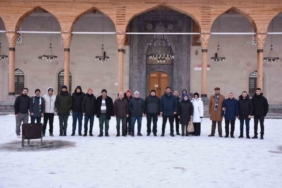 Gençler sabah namazında bir araya geldi