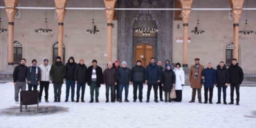 Gençler sabah namazında bir araya geldi