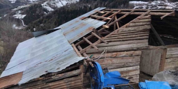 Giresun’da fırtınada bazı seralar ve yayla evleri hasar gördü