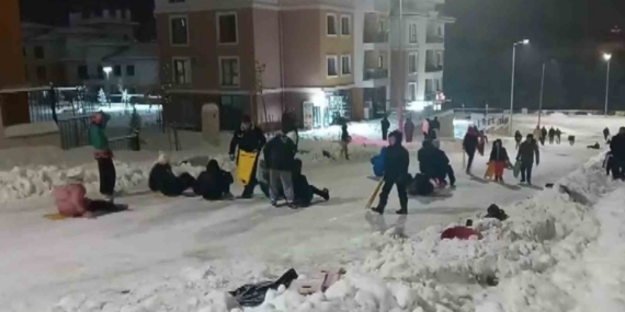 Gölbaşı ilçesinde vatandaşların kar keyfi