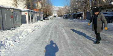 Gölbaşı’nda yollar buz pistine döndü