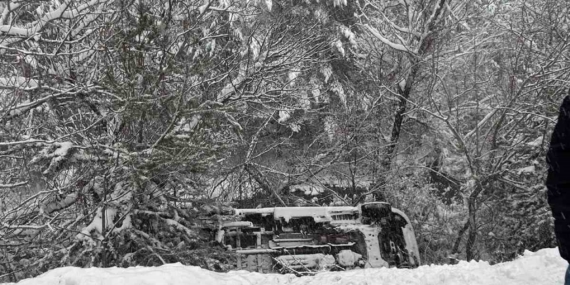 Gümüşhane’de ambulans dere yatağına yuvarlandı