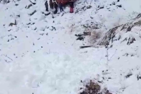 Gümüşhane’de kamyonet dere yatağına yuvarlandı: 5 yaralı