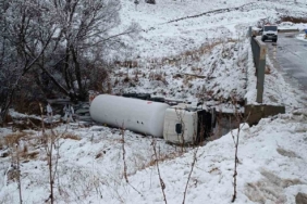 Gümüşhane’de LPG yüklü tanker dere yatağına devrildi: 1 yaralı