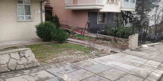 Hafriyat kamyonunun bahçedeki 4 araca çarptığı kaza kameda